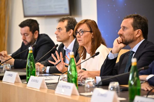 Tecnologia, potere, regole: la sovranità europea passa da reti, cloud, AI e cybersicurezza