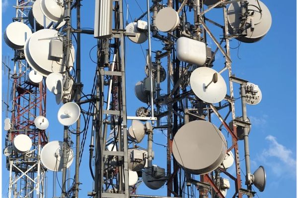 TLC, l’interessante studio Luiss-WindTre su “Il settore Telco in Italia: assetto normativo e analisi di impatto”.